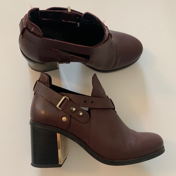 Topshop Shoes - TOPSHOP Burgandy Block Heel Booties SZ 7